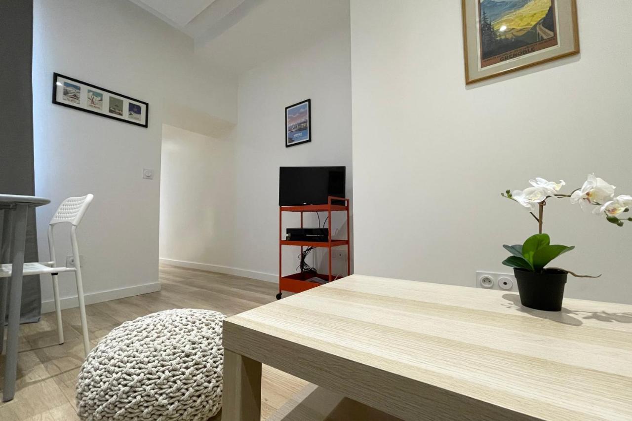 #Cf In White&Gray Center Apartment Grenoble Exterior photo